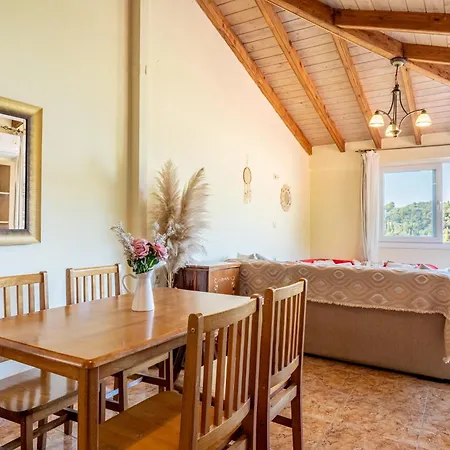 Arianna Grand Apartment